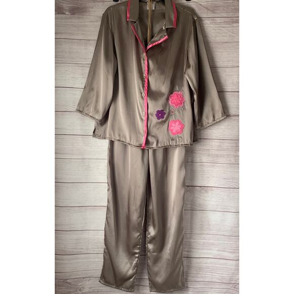 Vintage Secret Treasures Sleepwear Pajama Set Button Up Top and Pants Size Large - Picture 1 of 15